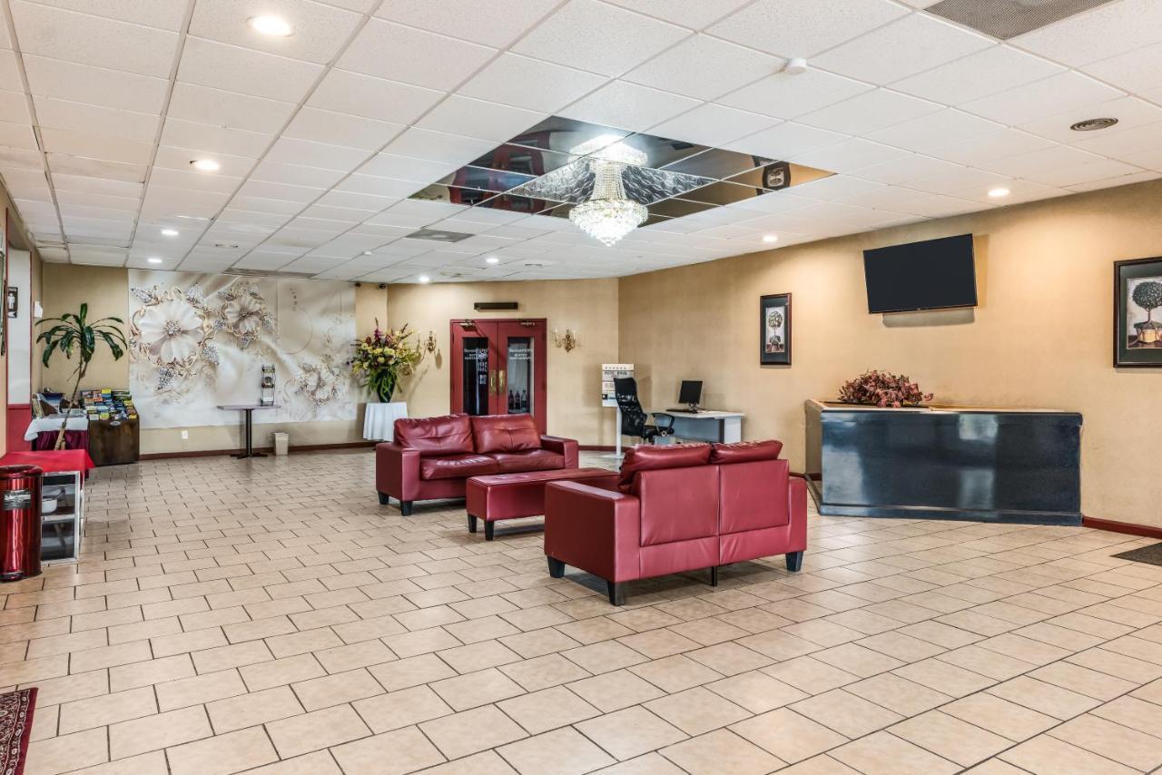 Red Carpet & 2* Hazleton